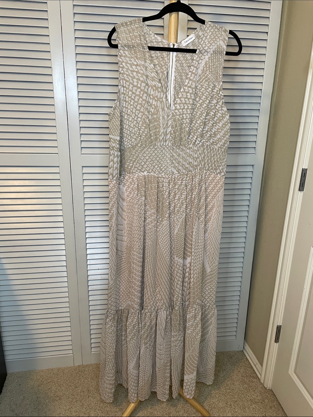 NWT - Calvin Klein Tan & White Patterned Sleeveless Maxi Dress - Sz 20